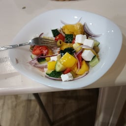 Игривый женский голос