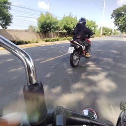 Voz Amistosa y Juguetona