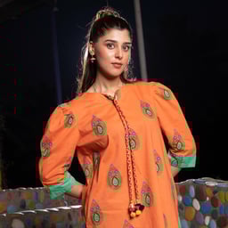 आत्मविश्वासी महिला