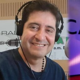 Vicente Moros (Locutor de Caracol Radio )