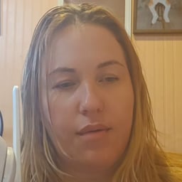 Voz Amigable y Entusiasta