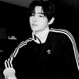 차분한 남성 보이스