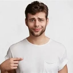 SIMPLE - 01 HOMEM MEIO AFEMINADO