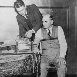 Narator Informasi Jelas