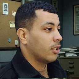 الراوي الهادئ