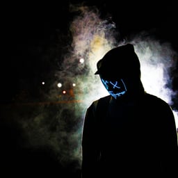 Voz Conversacional Masculina