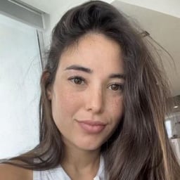 Angie Varona 