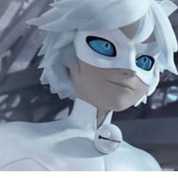 القط الابيض 