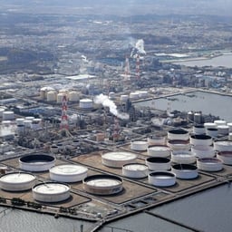 ビジネス解説の男性声