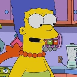 Marge Simpson (Nancy Mckenzie)