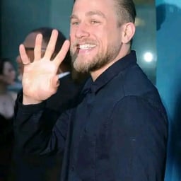Charlie Hunnam 