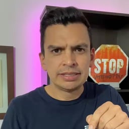 Senor Biter sin microfono