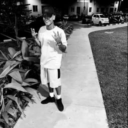 Voz Conversacional Masculina