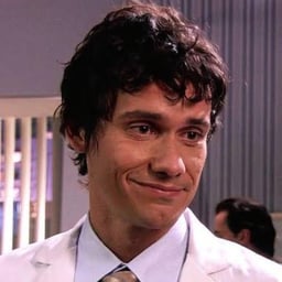 Brian Moser (español latino)