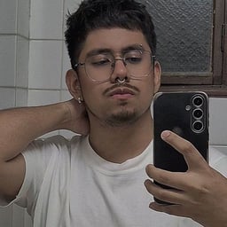 Voz Conversacional Masculina