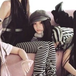 쾌활한 젊은 여성