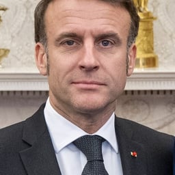 Macron bis 