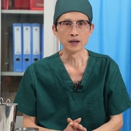 骨头男医生老年男瘦骨头