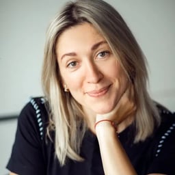 Voz de mujer neutral