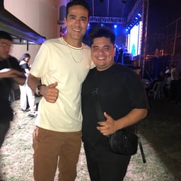 Voz Masculina Amigable