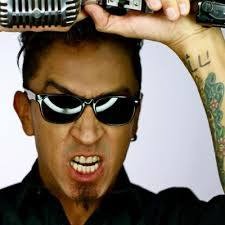 Noe Velásquez ( Locutor de Comedy central)