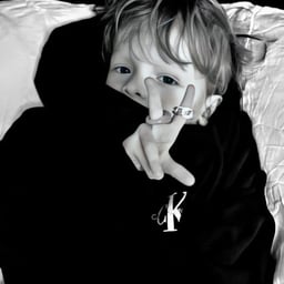 Voz Conversacional Joven