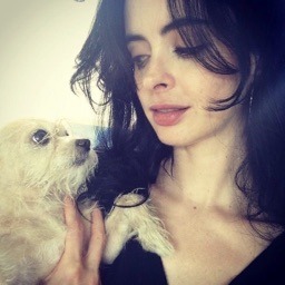 صوت أنثوي لطيف