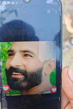 गहरी नाटकीय आवाज़