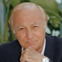 Robert Loggia