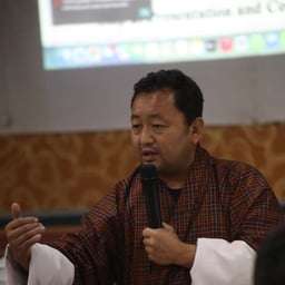 Calm Explainer Voice