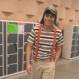 Voz Masculina Amigable