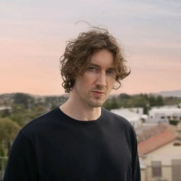 Dean Lewis 