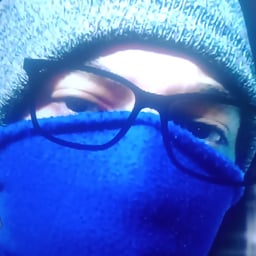 Voz Conversacional Alegre