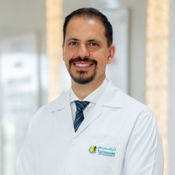 دكتور عجوز بالسعودية