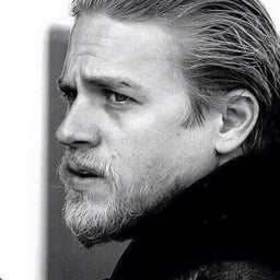 Charlie hunnam 