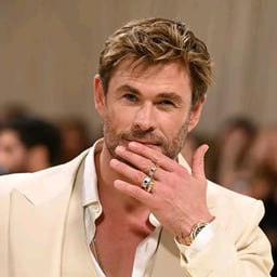 Chris Hemsworth 