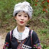 苗族女