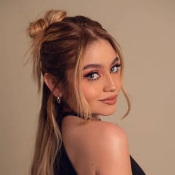 Karol sevilla 