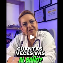 紫色背景女医生