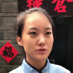 提问女