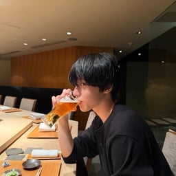 Voz Joven y Conversacional