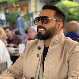 صوت عربي حزين