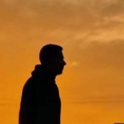 Voz Masculina Serena