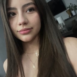 Voz de mujer muy real y no artificial