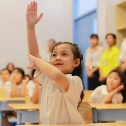 trẻ con Pháp hỏi