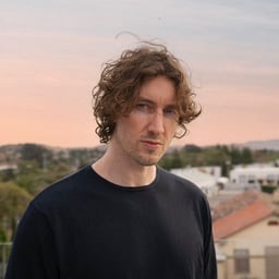 Dean Lewis 