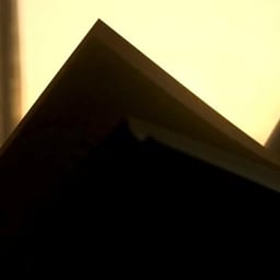 恐怖感とあおる声