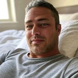 Taylor Kinney 